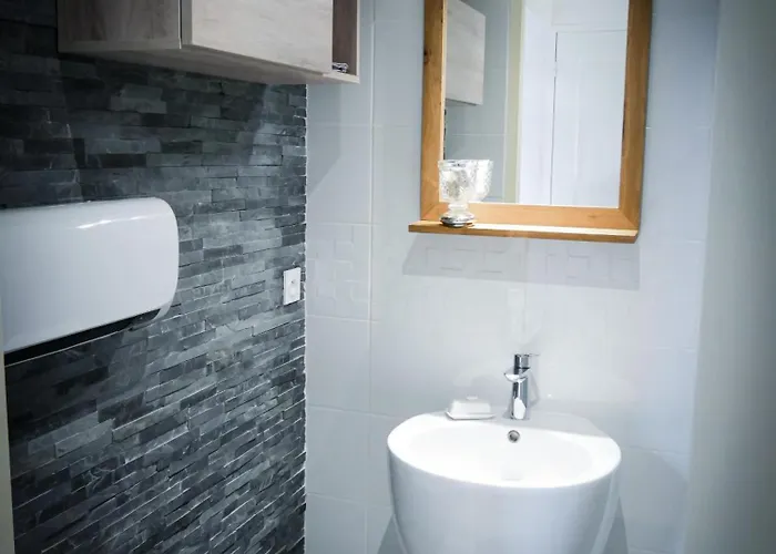 Le Four A Chanvre * Saint-Genest-d'Ambiere